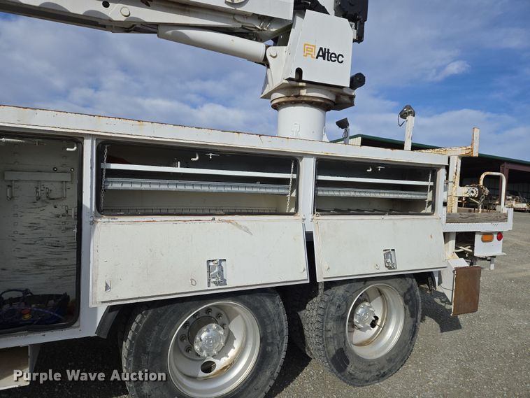 image for item DS5344 2008 Freightliner Business Class M2 digger derrick truck