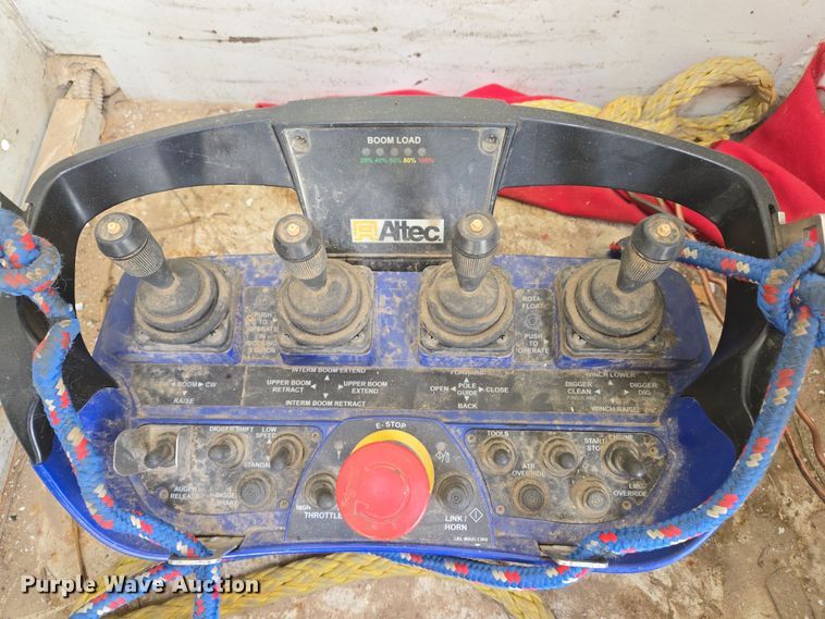 image for item DS5344 2008 Freightliner Business Class M2 digger derrick truck