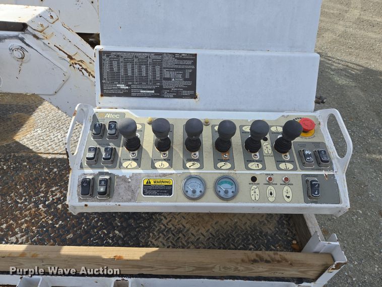 image for item DS5344 2008 Freightliner Business Class M2 digger derrick truck