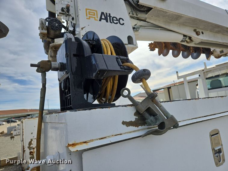 image for item DS5344 2008 Freightliner Business Class M2 digger derrick truck