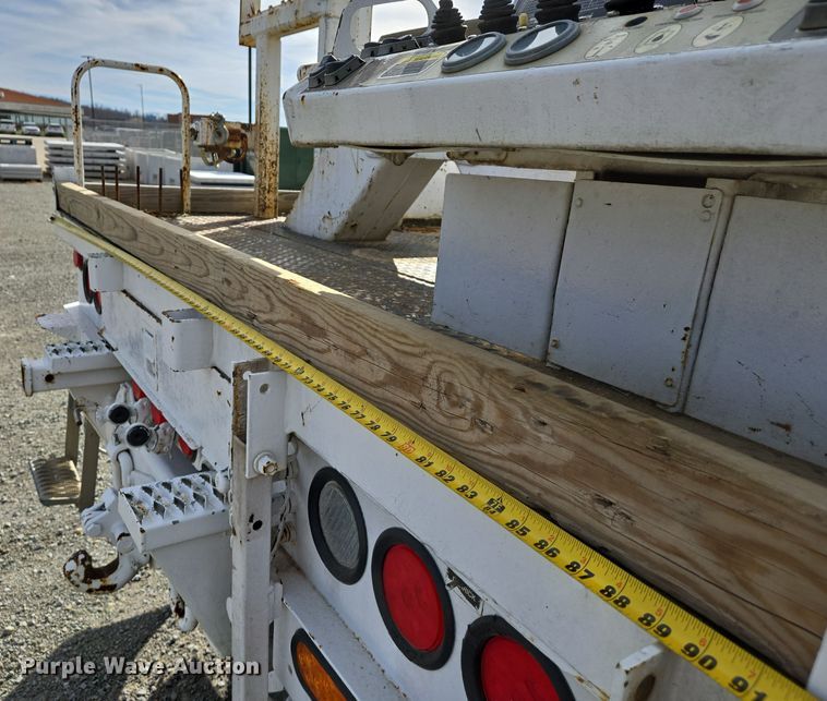 image for item DS5344 2008 Freightliner Business Class M2 digger derrick truck