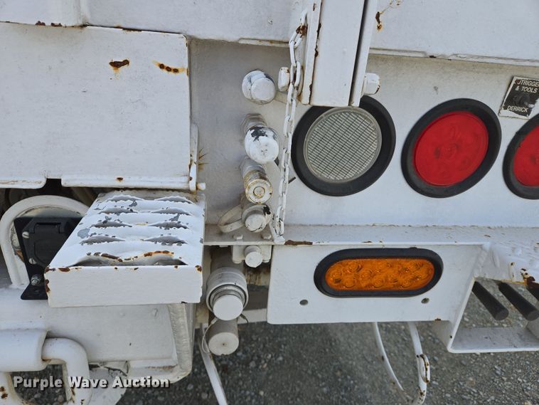 image for item DS5344 2008 Freightliner Business Class M2 digger derrick truck