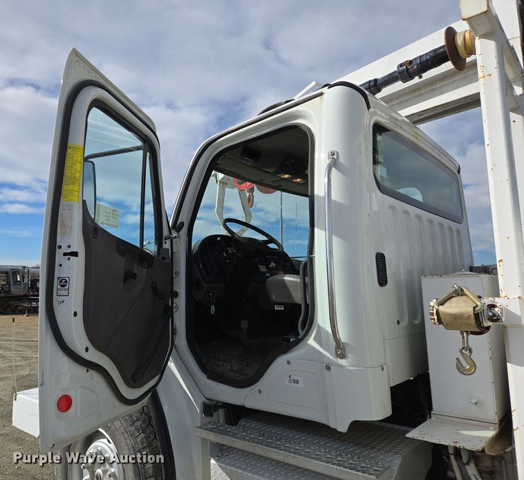 image for item DS5344 2008 Freightliner Business Class M2 digger derrick truck