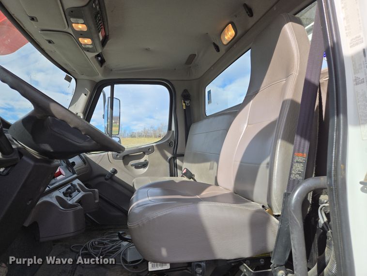 image for item DS5344 2008 Freightliner Business Class M2 digger derrick truck