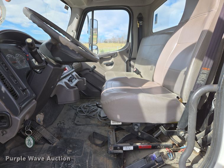 image for item DS5344 2008 Freightliner Business Class M2 digger derrick truck