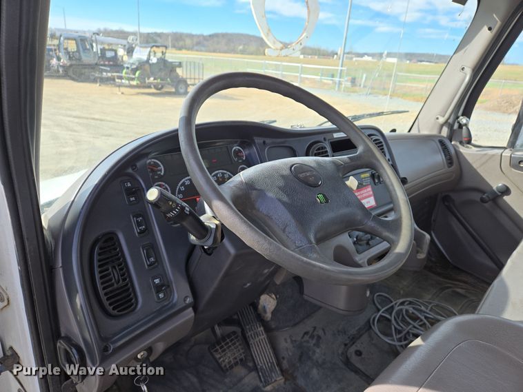 image for item DS5344 2008 Freightliner Business Class M2 digger derrick truck