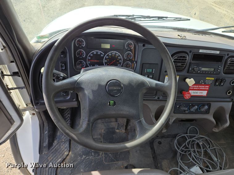 image for item DS5344 2008 Freightliner Business Class M2 digger derrick truck