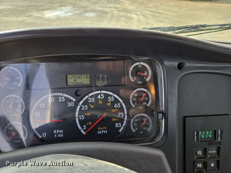 image for item DS5344 2008 Freightliner Business Class M2 digger derrick truck