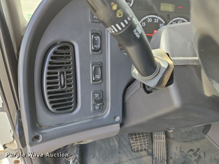 image for item DS5344 2008 Freightliner Business Class M2 digger derrick truck