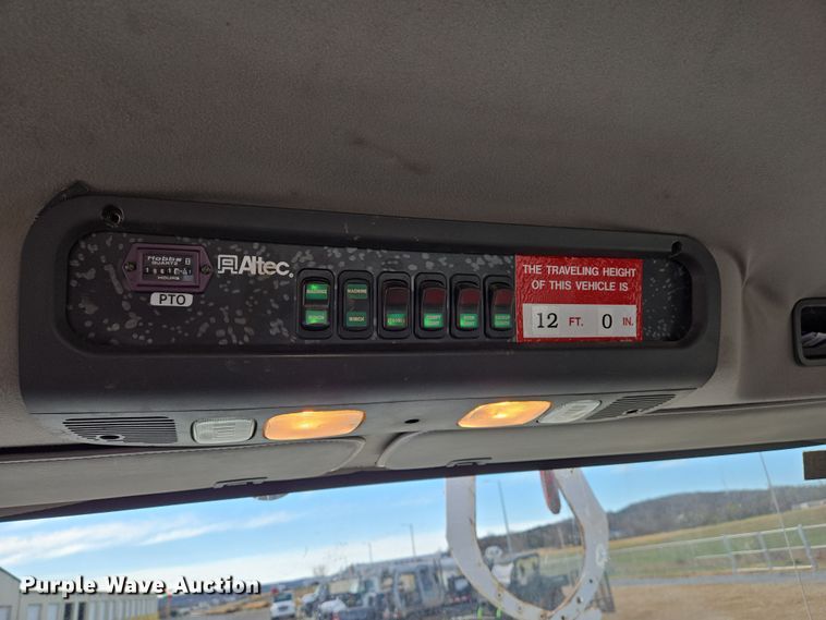 image for item DS5344 2008 Freightliner Business Class M2 digger derrick truck