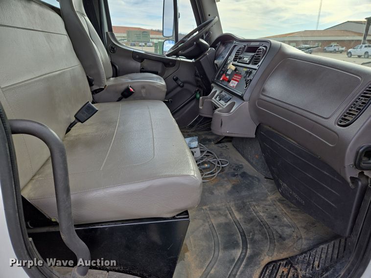 image for item DS5344 2008 Freightliner Business Class M2 digger derrick truck