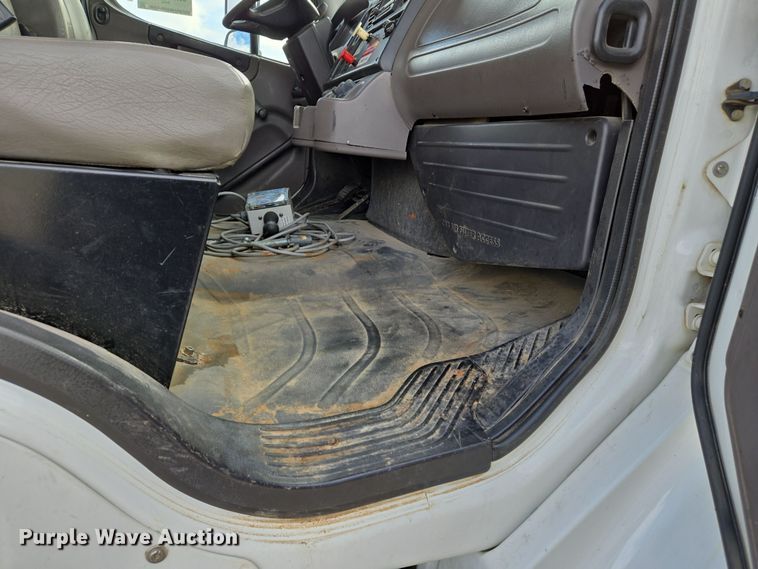 image for item DS5344 2008 Freightliner Business Class M2 digger derrick truck