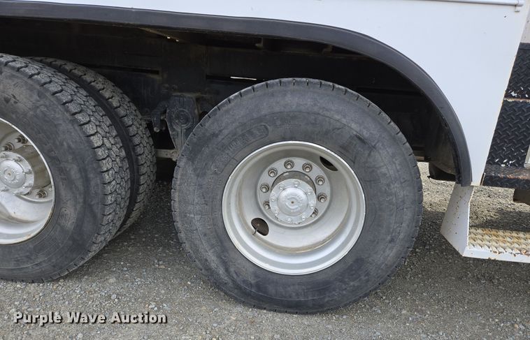 image for item DS5344 2008 Freightliner Business Class M2 digger derrick truck