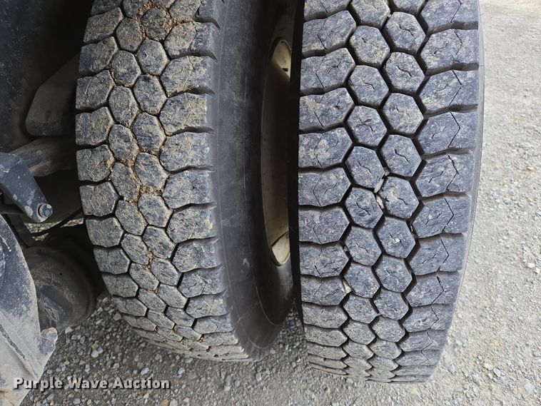 image for item DS5344 2008 Freightliner Business Class M2 digger derrick truck