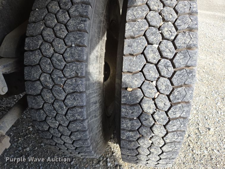 image for item DS5344 2008 Freightliner Business Class M2 digger derrick truck