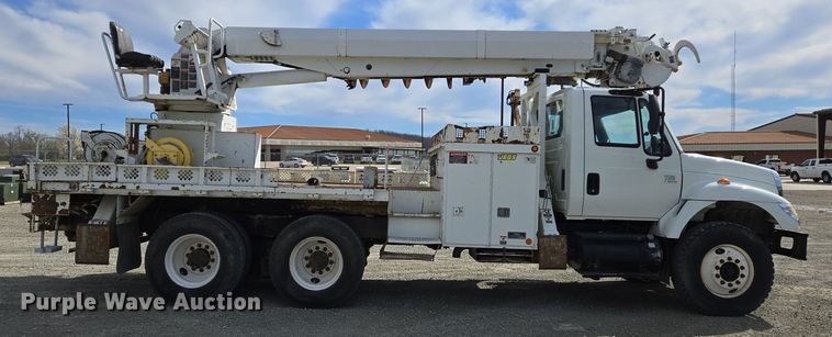 image for item DS5345 2007 International 7500 digger derrick truck