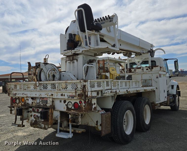image for item DS5345 2007 International 7500 digger derrick truck