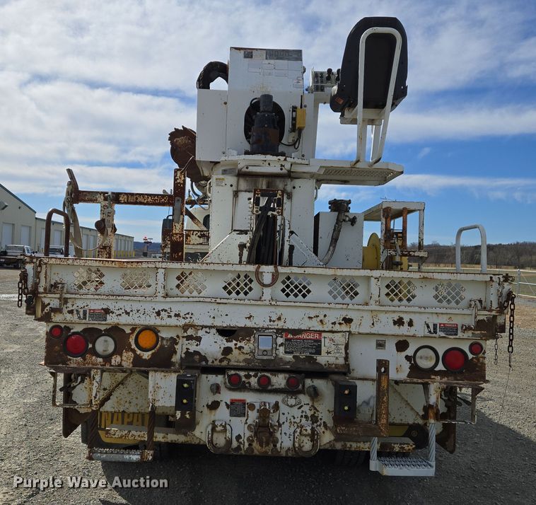 image for item DS5345 2007 International 7500 digger derrick truck