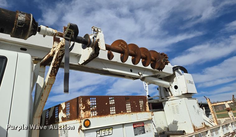 image for item DS5345 2007 International 7500 digger derrick truck