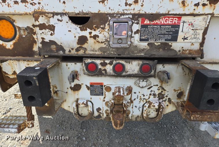 image for item DS5345 2007 International 7500 digger derrick truck