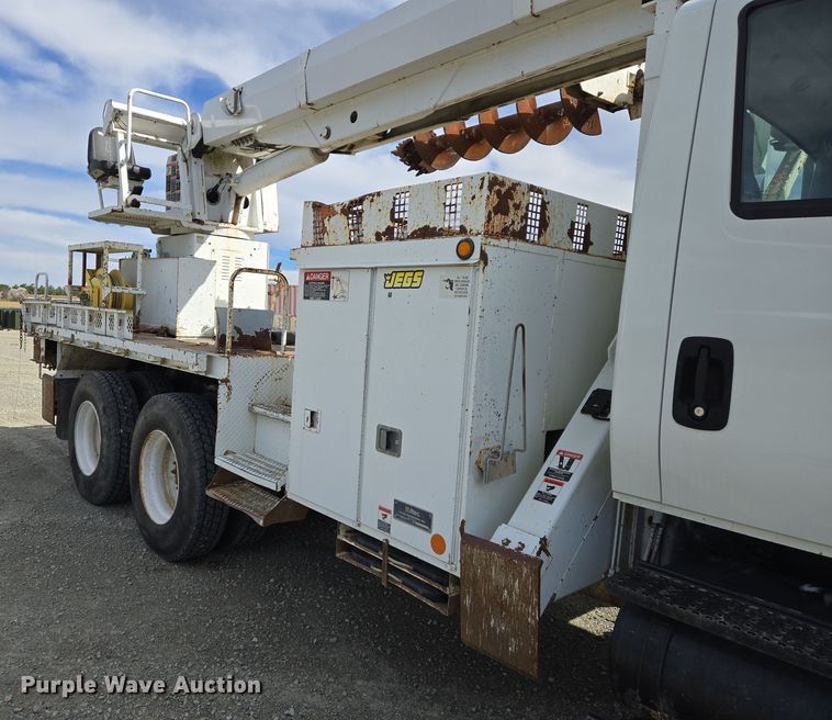 image for item DS5345 2007 International 7500 digger derrick truck