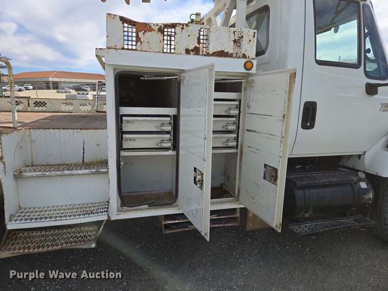 image for item DS5345 2007 International 7500 digger derrick truck