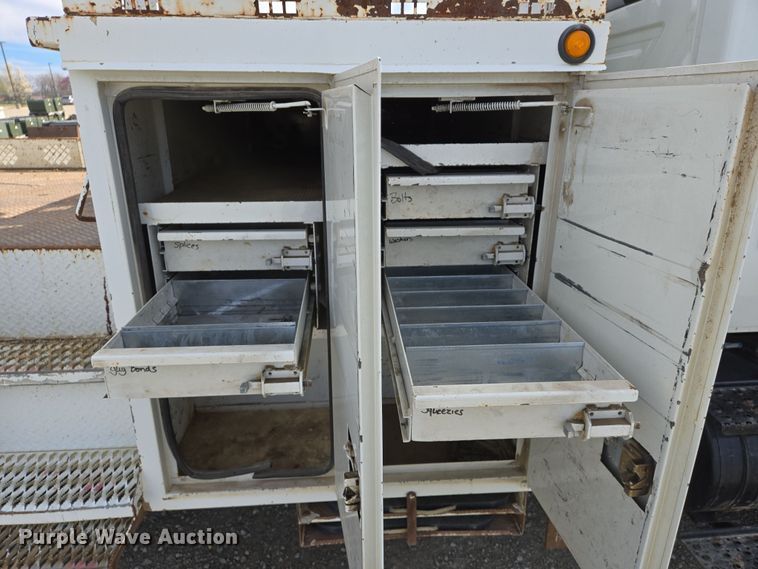 image for item DS5345 2007 International 7500 digger derrick truck