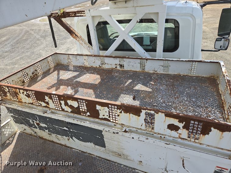 image for item DS5345 2007 International 7500 digger derrick truck