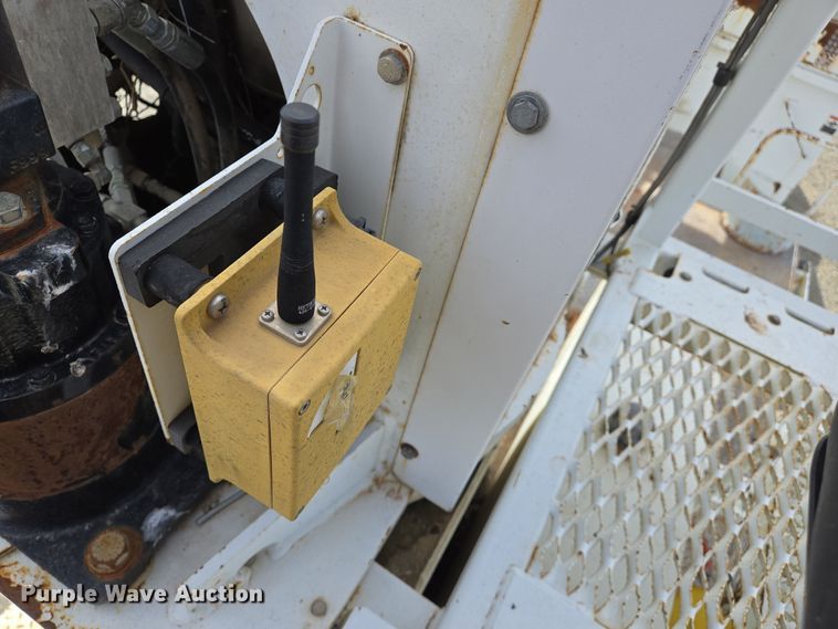 image for item DS5345 2007 International 7500 digger derrick truck