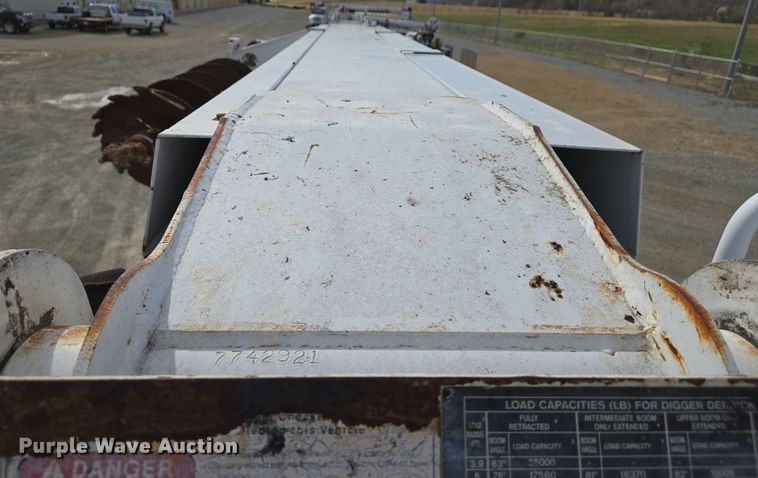 image for item DS5345 2007 International 7500 digger derrick truck