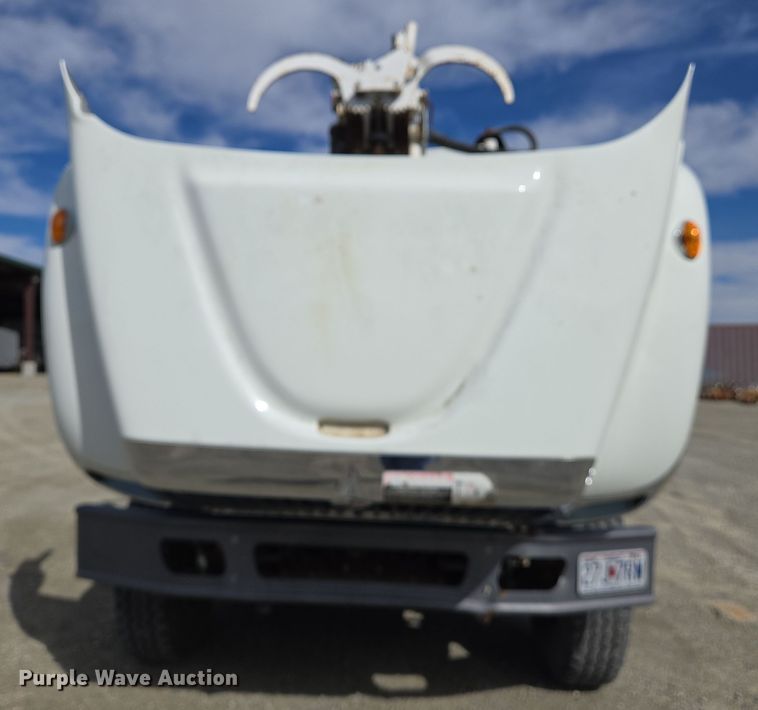 image for item DS5345 2007 International 7500 digger derrick truck