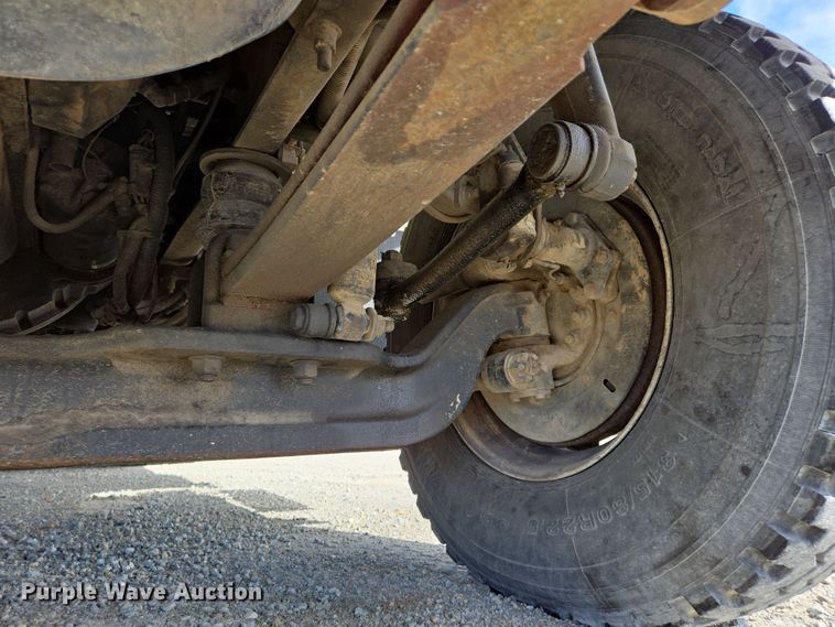 image for item DS5345 2007 International 7500 digger derrick truck