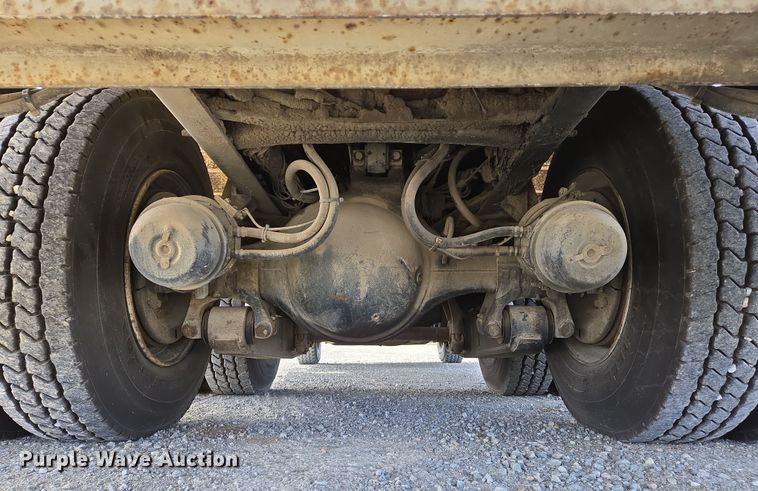 image for item DS5345 2007 International 7500 digger derrick truck