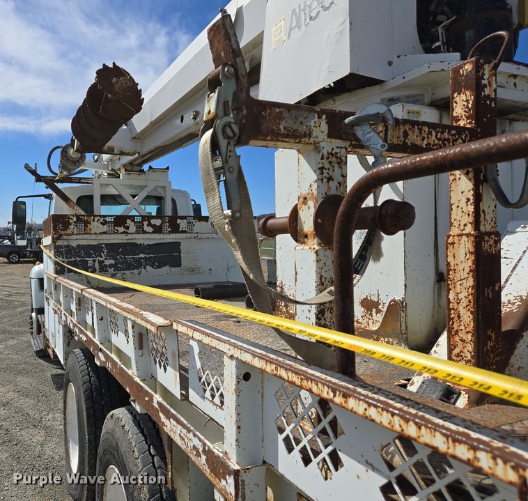 image for item DS5345 2007 International 7500 digger derrick truck