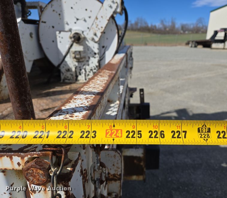 image for item DS5345 2007 International 7500 digger derrick truck