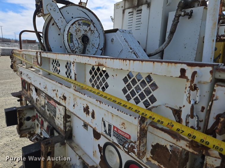 image for item DS5345 2007 International 7500 digger derrick truck