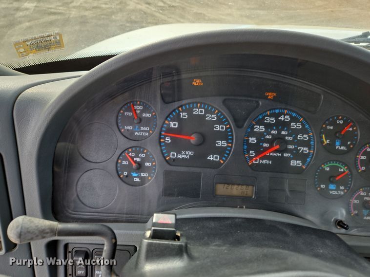 image for item DS5345 2007 International 7500 digger derrick truck