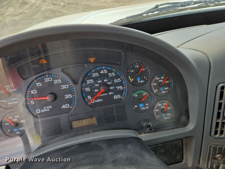 image for item DS5345 2007 International 7500 digger derrick truck