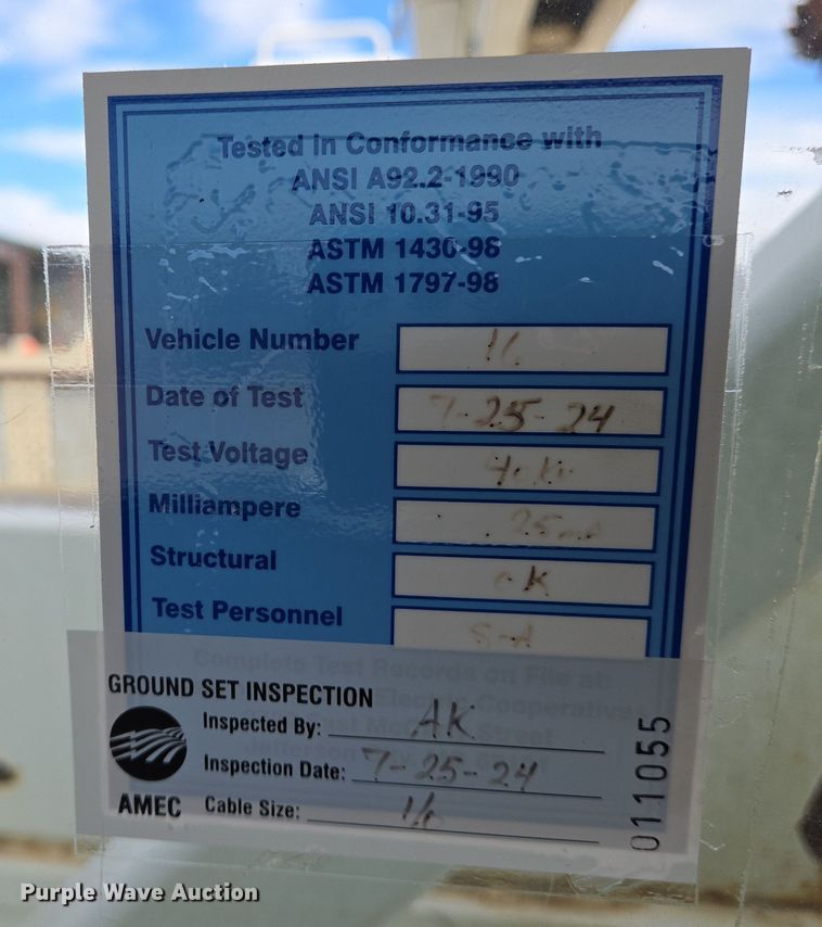 image for item DS5345 2007 International 7500 digger derrick truck