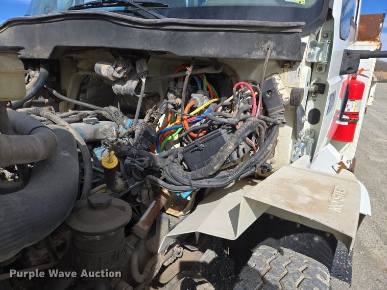 image for item DS5345 2007 International 7500 digger derrick truck