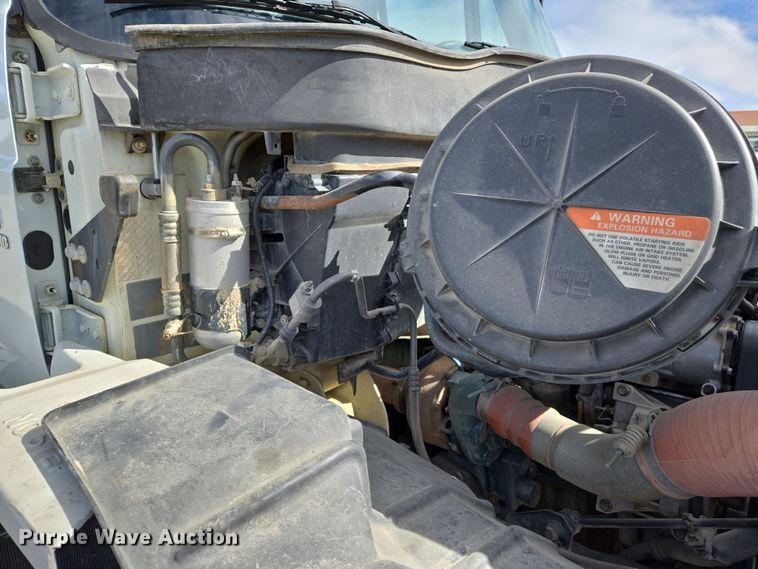 image for item DS5345 2007 International 7500 digger derrick truck