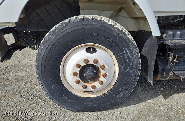 image for item DS5345 2007 International 7500 digger derrick truck