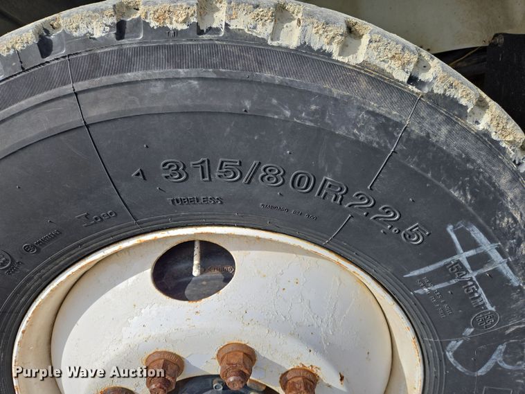 image for item DS5345 2007 International 7500 digger derrick truck