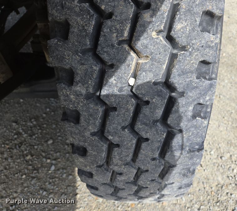 image for item DS5345 2007 International 7500 digger derrick truck