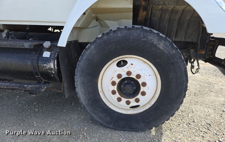 image for item DS5345 2007 International 7500 digger derrick truck