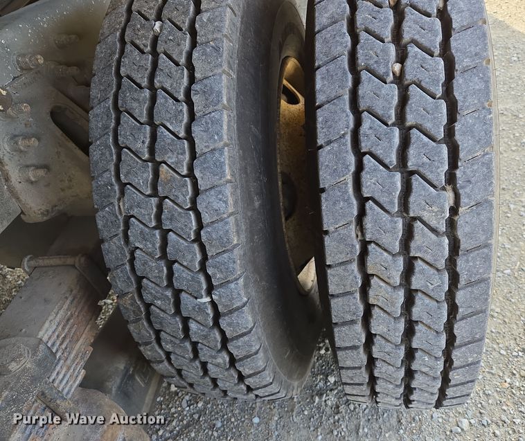 image for item DS5345 2007 International 7500 digger derrick truck