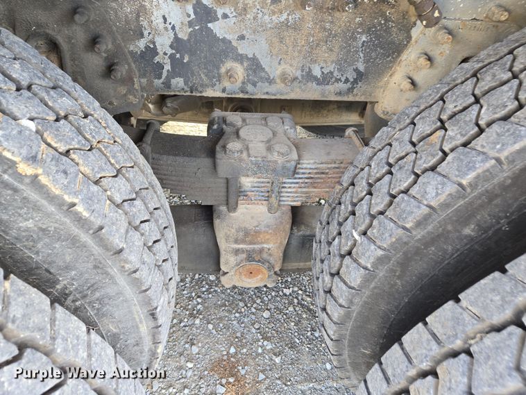 image for item DS5345 2007 International 7500 digger derrick truck