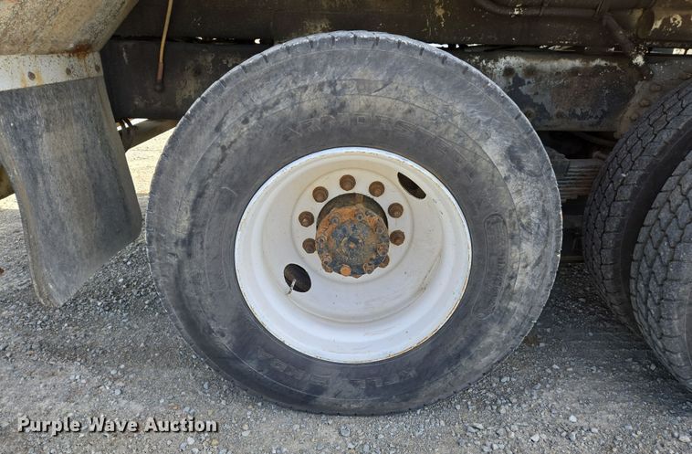 image for item DS5345 2007 International 7500 digger derrick truck