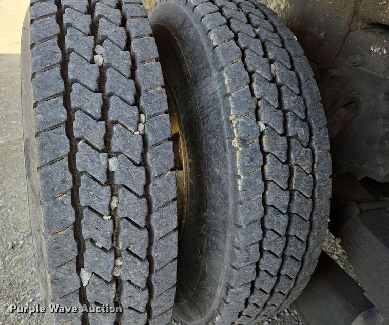 image for item DS5345 2007 International 7500 digger derrick truck