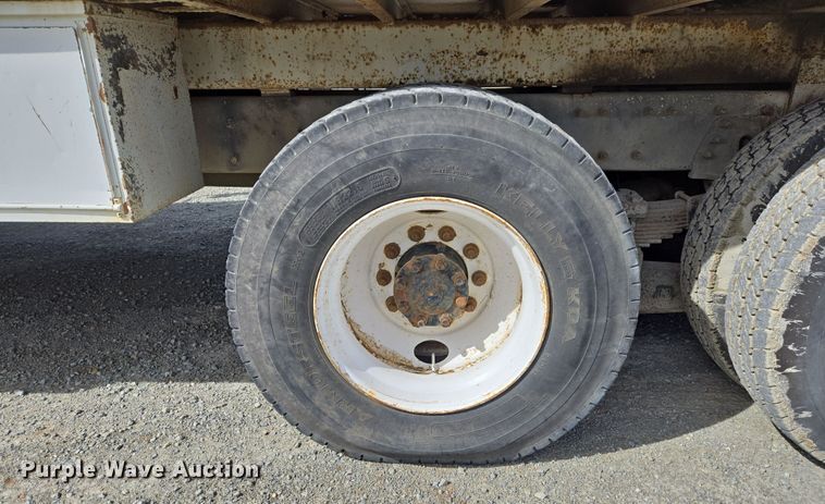 image for item DS5345 2007 International 7500 digger derrick truck